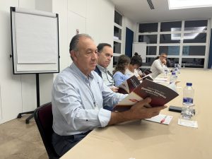 3 PPA Dow llegint Informe Públic